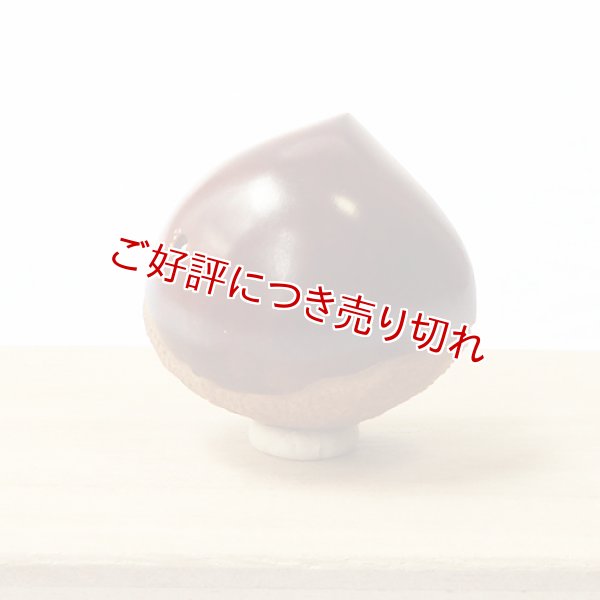 画像1: 黄楊根付　栗（E）虫入り【岡壱名入り】【2018年10月8日公開】 (1)