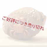 黄楊根付　アワビに蟹　【岡壱名入り】