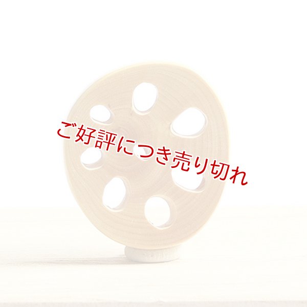 画像1: 黄楊根付　れんこん　中（Ａ） (1)