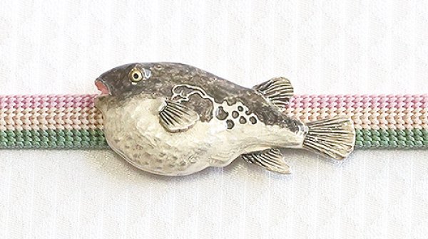画像1: ピューター帯留め　フグ (1)
