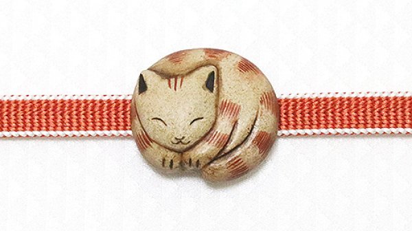 画像1: 帯留め　和猫（陶土　茶） (1)