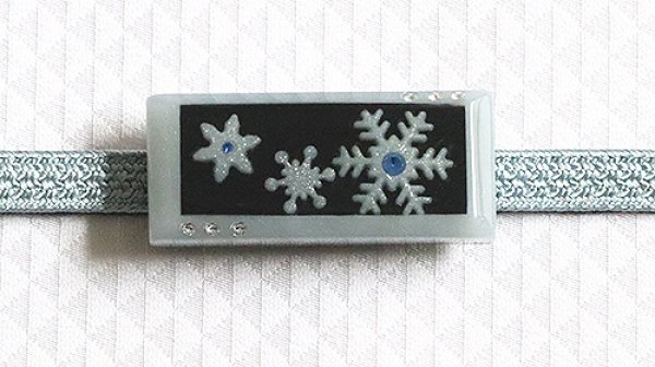 画像1: 帯留め　アイスブルーの結晶（四角　黒） (1)