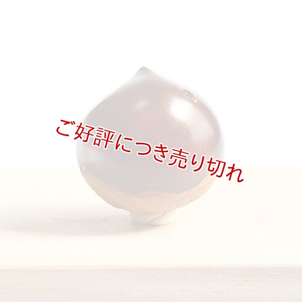 画像1: 黄楊根付　栗（小）虫入り【岡壱名入り】 (1)