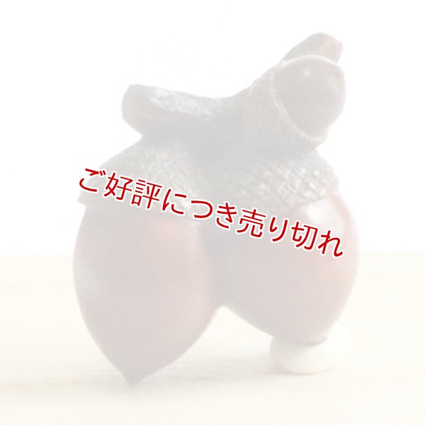 画像1: 黄楊帯留め　団栗双子【岡壱名入り】【桐箱付き】 (1)