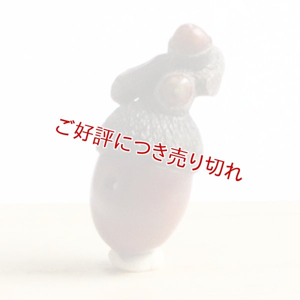 画像1: 黄楊根付　団栗　虫入り【岡壱名入り】 (1)