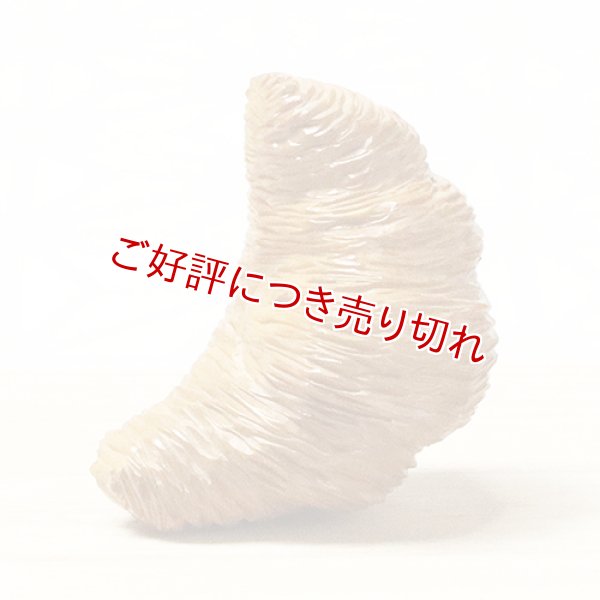 画像1: 黄楊根付　クロワッサン（A）【岡壱名入り】（2025年3月掲載） (1)