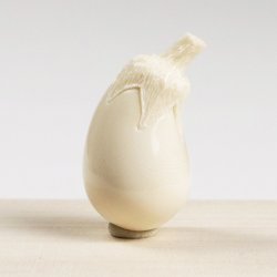 画像1: 象牙根付　茄子（象牙）【岡壱名入り】【桐箱付き】（2025年6月掲載）