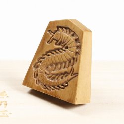 画像1: 黄楊根付　百足（香車）【岡壱名入り】【桐箱付き】（2025年6月掲載）