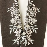 刺繍半襟　糸菊に南天　焦茶（こげちゃ）（02）