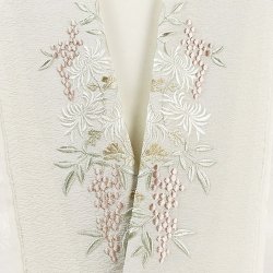 画像1: 刺繍半襟　糸菊に南天　絹鼠（きぬねず）（01）