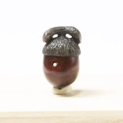 画像1: 黄楊根付　団栗（虫入り）【岡壱名入り】【桐箱付き】（2025年10月27日掲載）