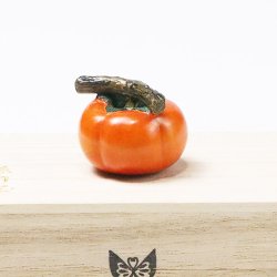 画像1: 黄楊根付　柿【岡壱名入り】【桐箱付き】（2025年12月8日掲載）