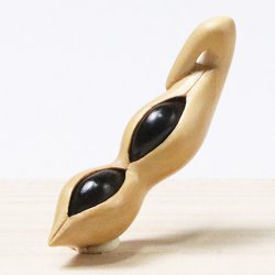 画像1: 黄楊根付　枝豆（2粒実入り）【岡壱名入り】【桐箱付き】（2025年12月8日掲載）