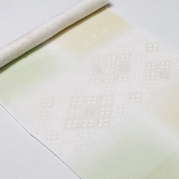 画像1: 帯揚げ　縫取しあわせ菱　鳥の子色（とりのこいろ）／裏葉柳（うらはやなぎ）（02） (1)