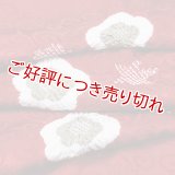 帯揚げ　輪出し白場取り小花　深赤／煤色（すすいろ）（44）