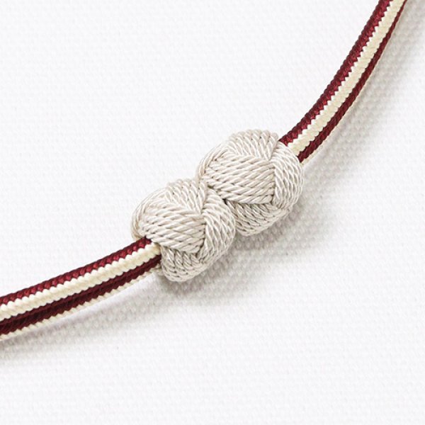 画像1: 羽織紐　無双　マグネット　＜小田巻＞　臙脂（えんじ）／オフホワイト（64） (1)