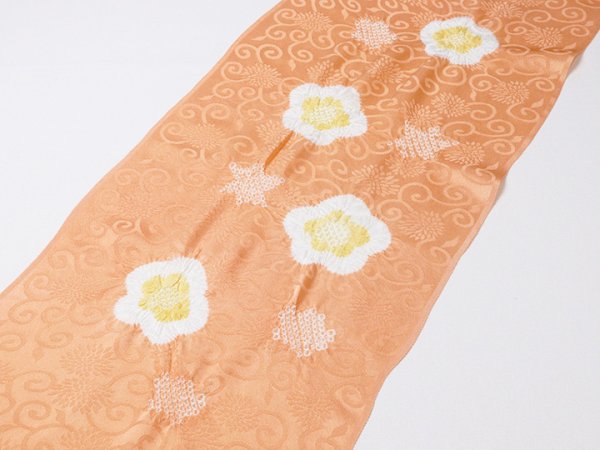 画像2: 帯揚げ　輪出し白場取り小花　東雲色（しののめいろ）／黄支子色（きくちなしいろ）（02） (2)