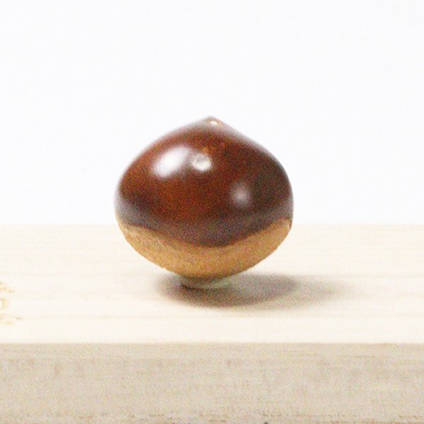 画像1: 黄楊根付　栗（虫入り）【岡壱名入り】（2026年10月9日掲載） ※桐箱付き (1)