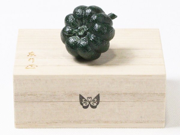 画像3: 黄楊根付　かぼちゃ（C）【岡壱名入り】（2026年10月9日掲載） ※桐箱付き (3)