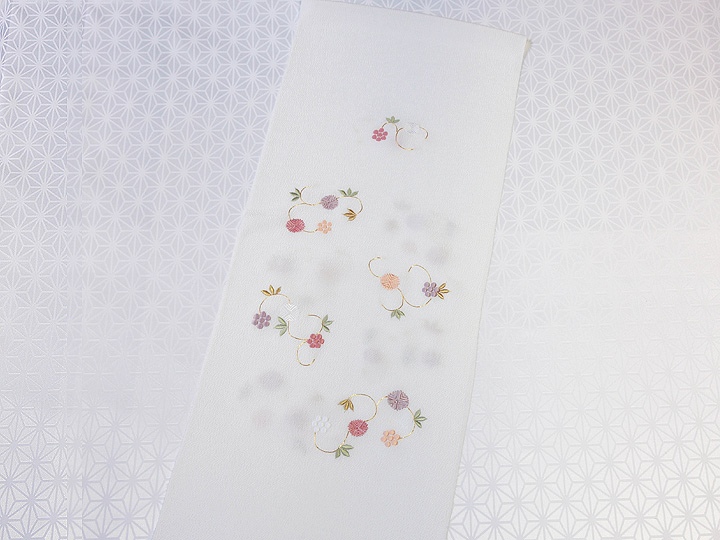 刺繍帯揚げ 天神唐草 白地 色 02 京都の着物和装小物 ゑり正 刺繍帯揚げ 天神唐草 白地 色 02 京都の着物和装小物 ゑり正