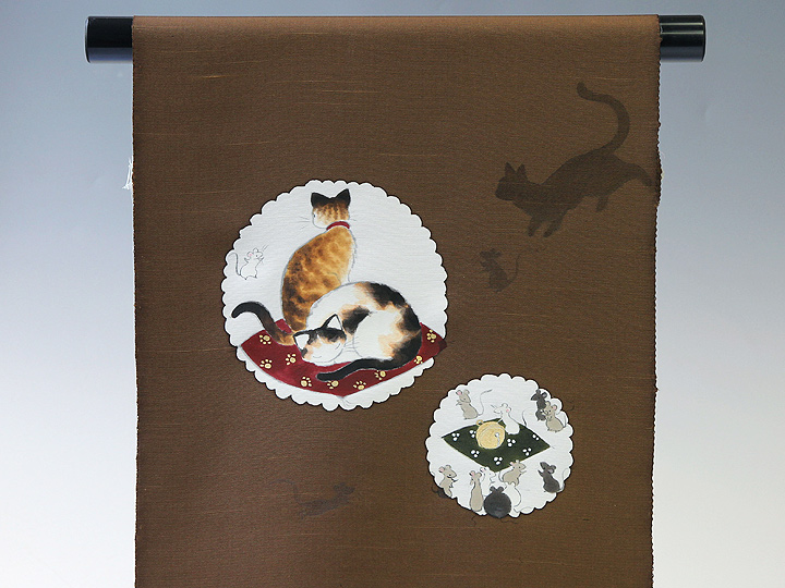 手描き友禅　名古屋帯　猫とねずみ（紬織地：焦茶）