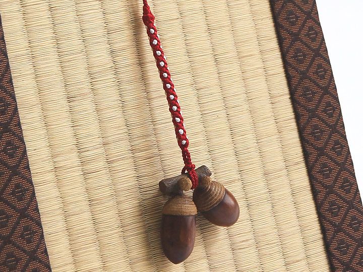 黄楊根付　どんぐり